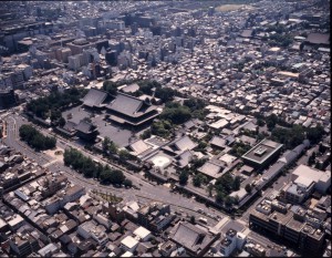 真宗本廟（航空写真）