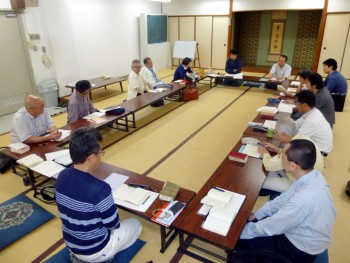 「継続聞思の会」定例学習会の風景