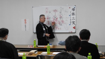 藤井先生は、「帰敬式」受式することの大切な意味を熱心にご講義くださいました