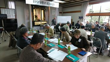 自坊の法要や勉強会などの活動報告、宗門の運営に係わる懇志や協力金など立ち入った事も討論されました。
