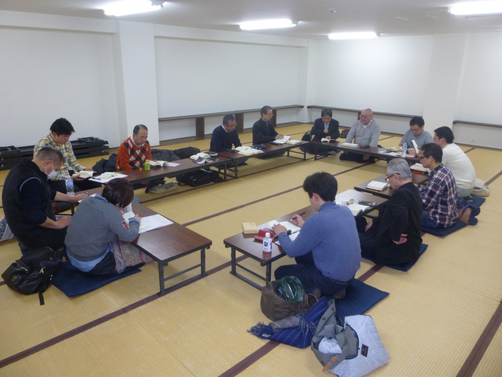 「継続聞思の会」輪読風景